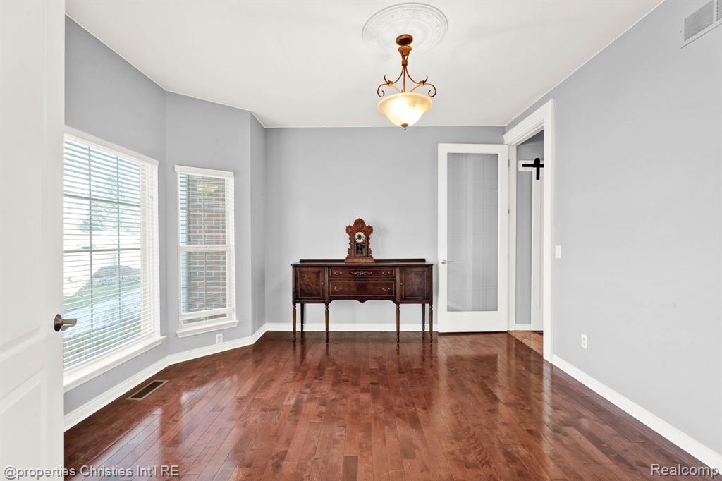 815 AMBERWOOD Street, Auburn Hills, MI 48326 — Photo 4