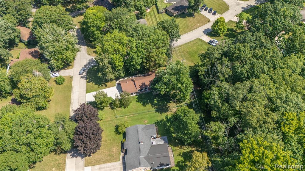 8293 Woodcrest Drive, Grosse Ile, MI 48138 — Photo 40
