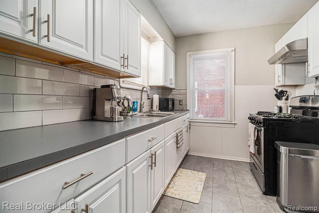 15390 Auburn Street, Detroit, MI 48223 — Photo 6