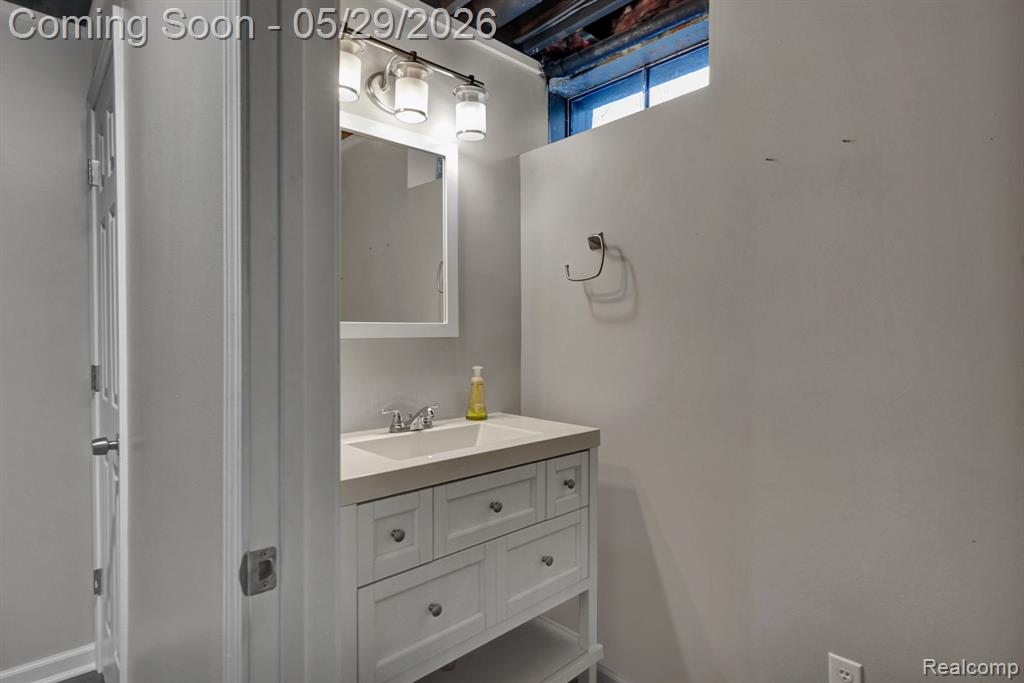 5729 Woodfield Parkway, Grand Blanc, MI 48439 — Photo 50