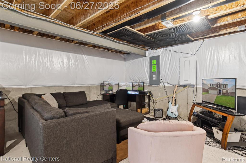 5241 Marie Lane, Sterling Heights, MI 48310 — Photo 36