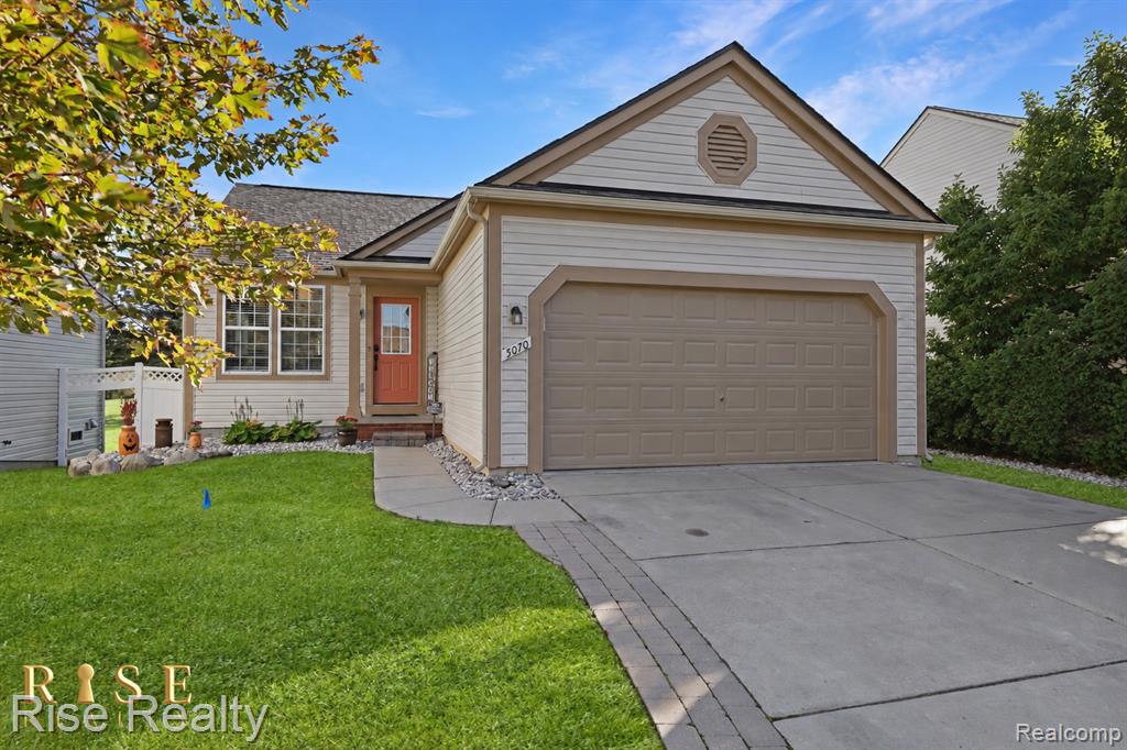 5070 Meadow Crest Circle, Holly, MI 48442