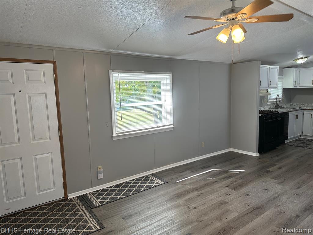 326 Emerald Circle S, Whitmore Lake, MI 48189 — Photo 5