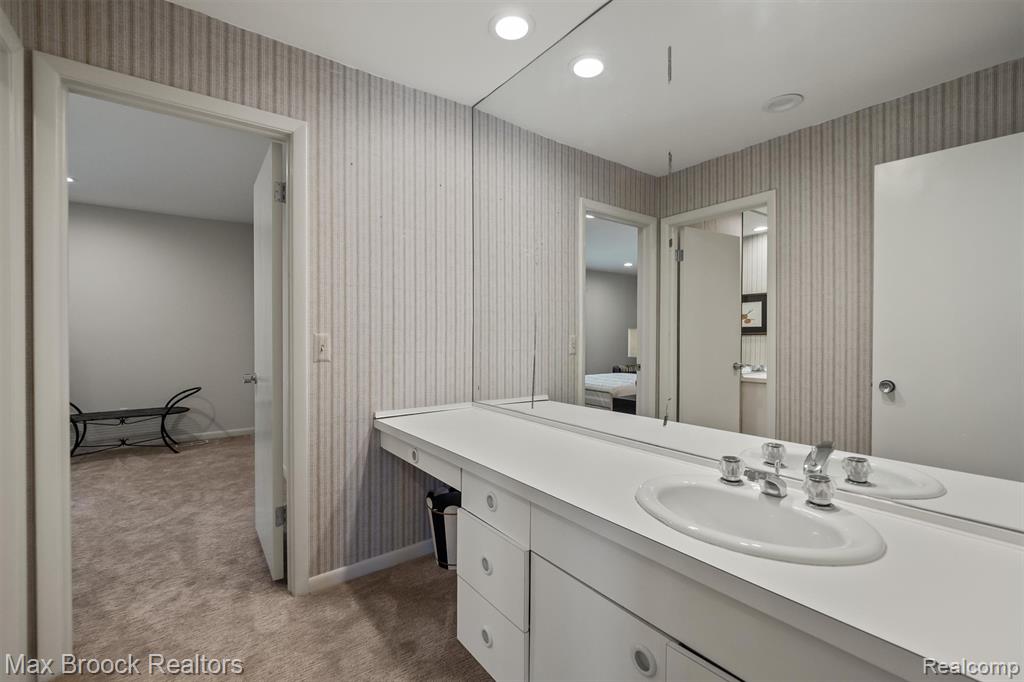 5137 Woodlands Drive, 24, Bloomfield Hills, MI 48302 — Photo 43