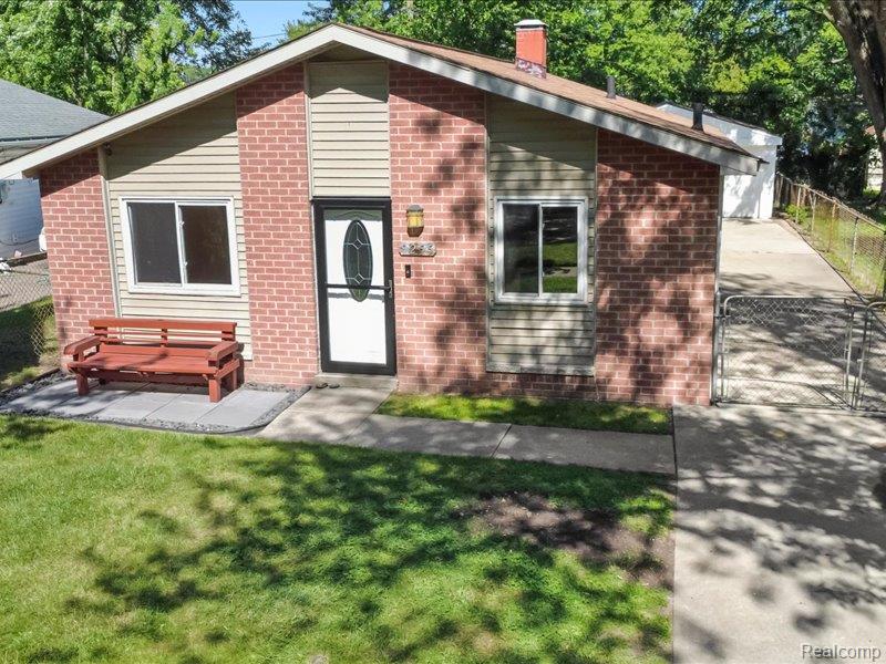 9255 Sylvia Street, Taylor, MI 48180 — Photo 32