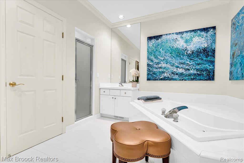 7330 Crackling Creek Circle, 4, West Bloomfield, MI — Photo 22