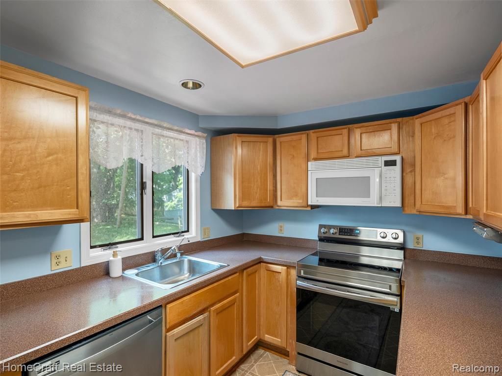 618 GRANT Street, Chelsea, MI 48118 — Photo 25