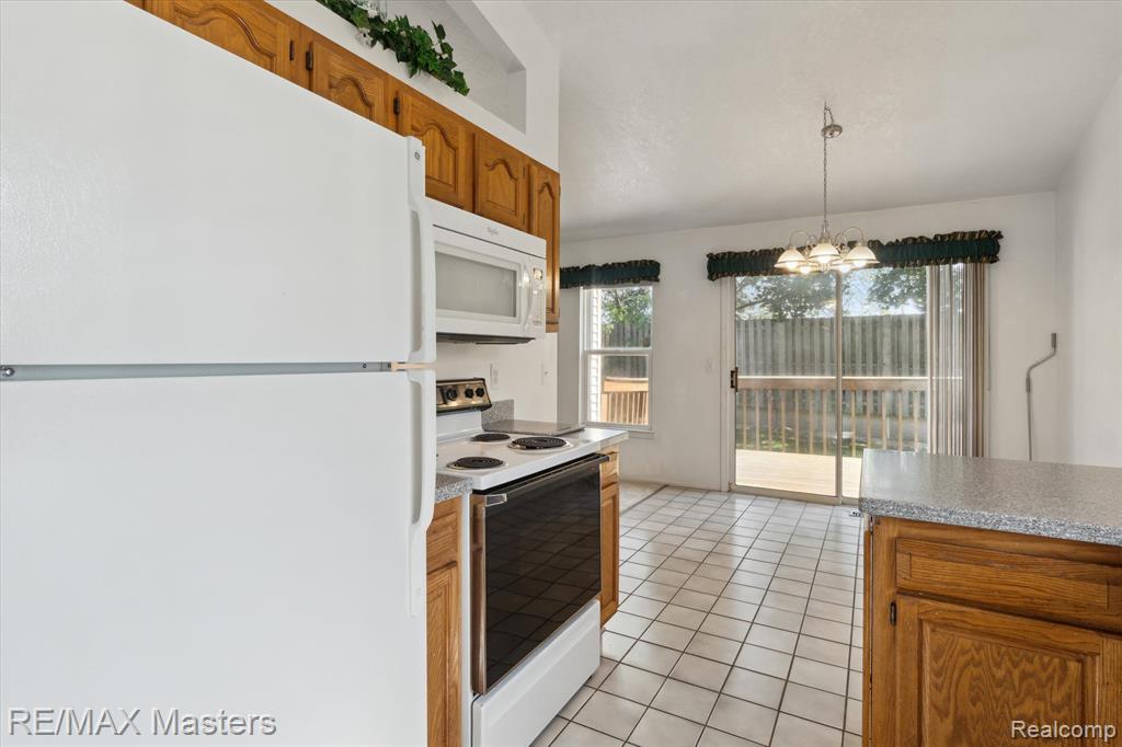 22571 Silver Creek Drive, 16, Woodhaven, MI 48183 — Photo 7