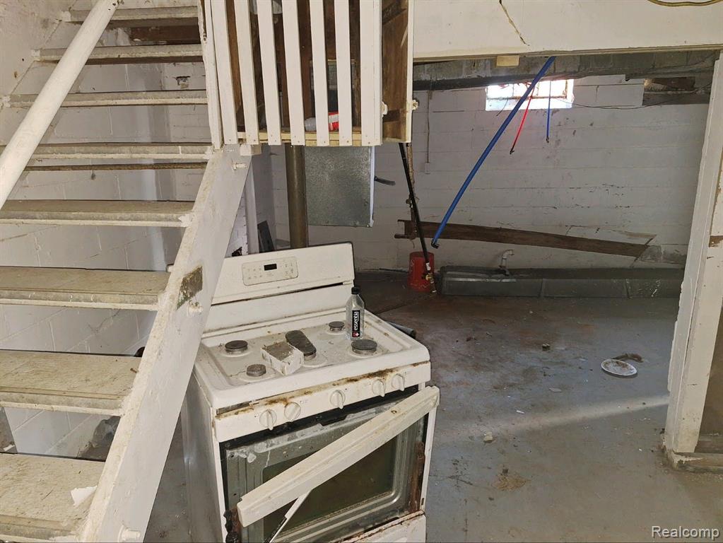 18344 KELLY Road, Detroit, MI 48224 — Photo 19