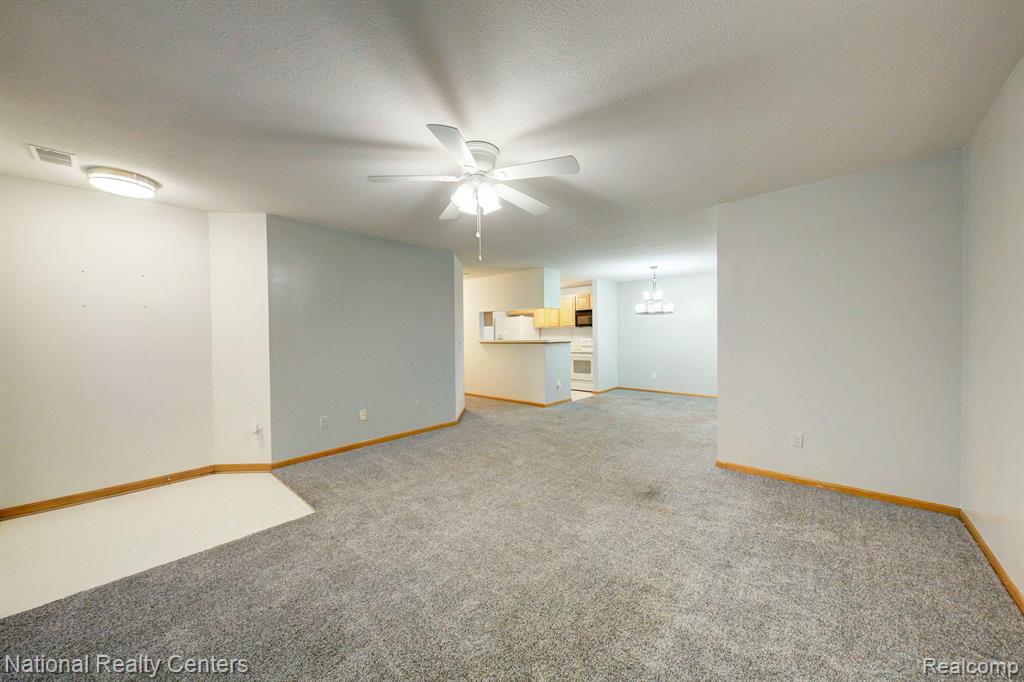 306 MARIGOLD Circle, Westland, MI — Photo 5
