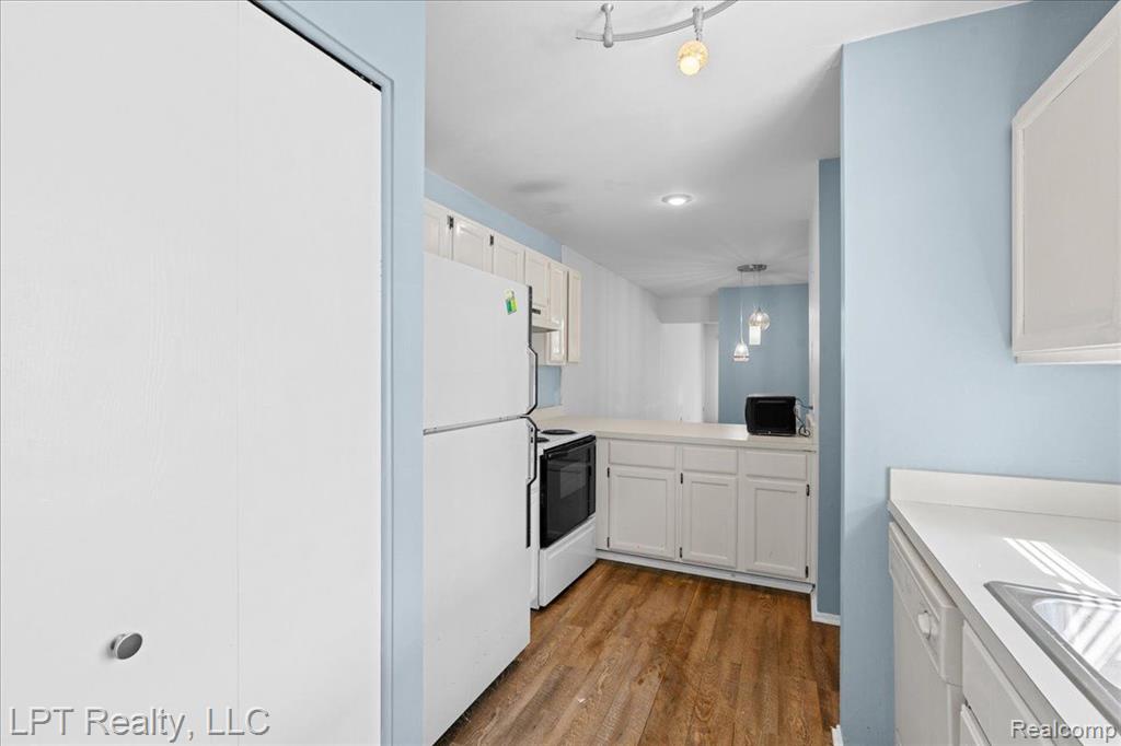 5680 DEVILLE, East Lansing, MI 48823 — Photo 9