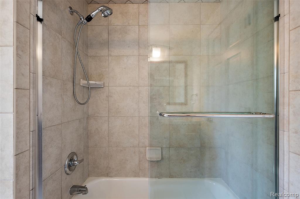 5353 W Bloomfield Lake Road, West Bloomfield, MI 48323 — Photo 35