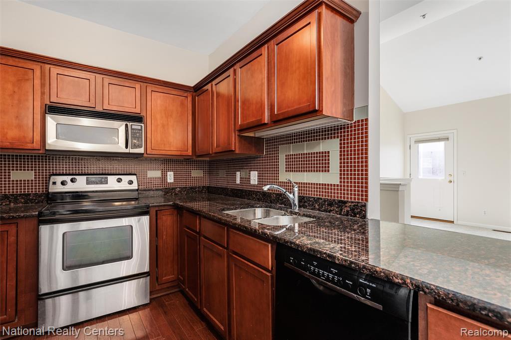 41582 Hamlet Lane, 68, Novi, MI — Photo 10