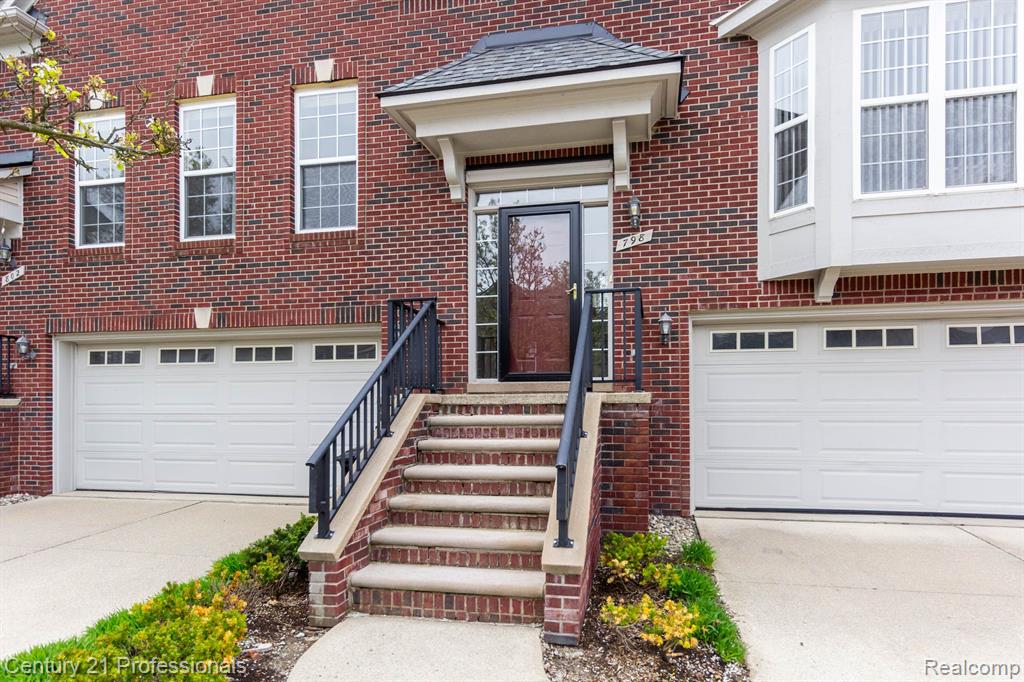 798 SANDALWOOD Drive, Troy, MI 48085 — Photo 4