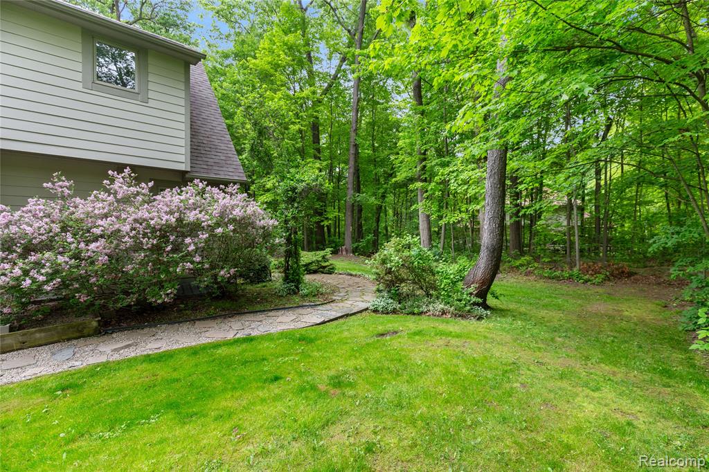 8268 Pine Lake Drive, Davisburg, MI 48350 — Photo 54