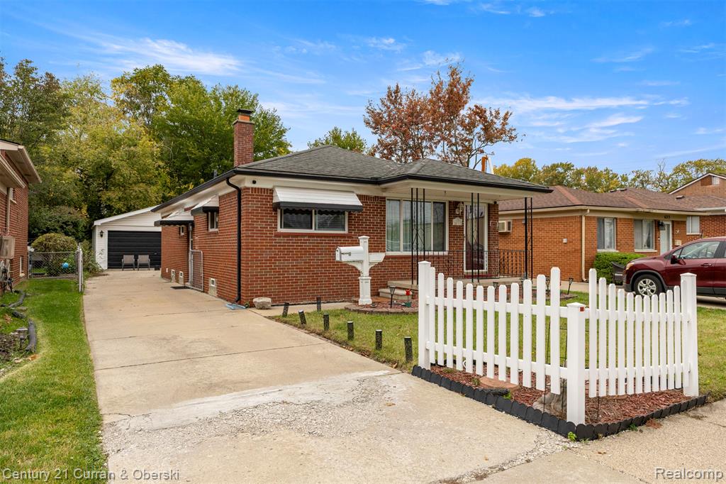 6205 Mayburn Street, Dearborn Heights, MI 48127