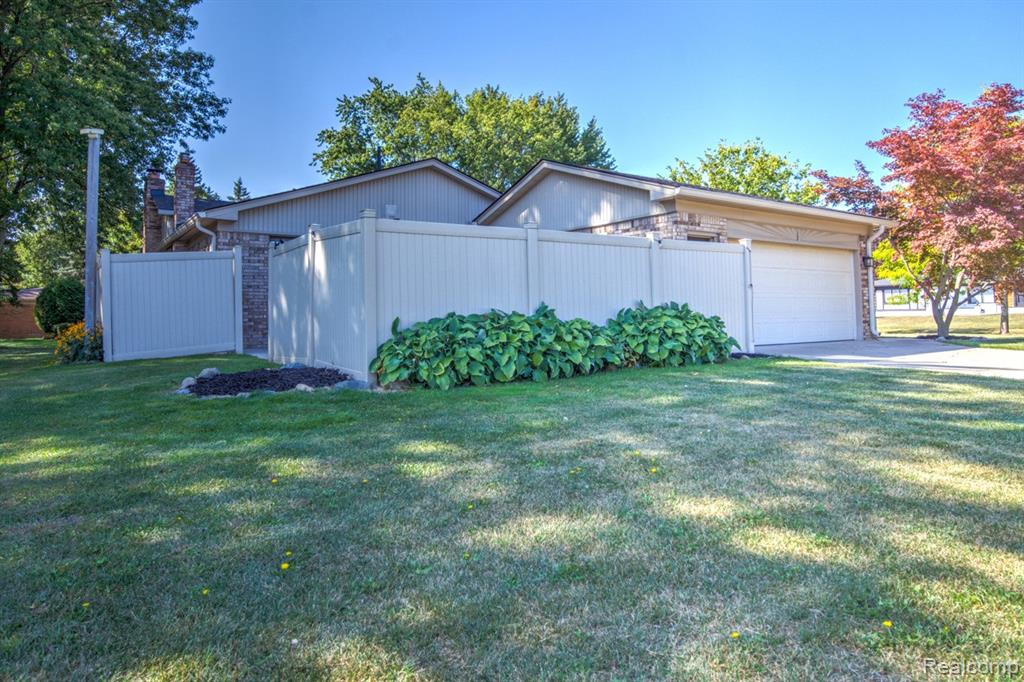 5250 Winchester Drive, Troy, MI 48085 — Photo 56
