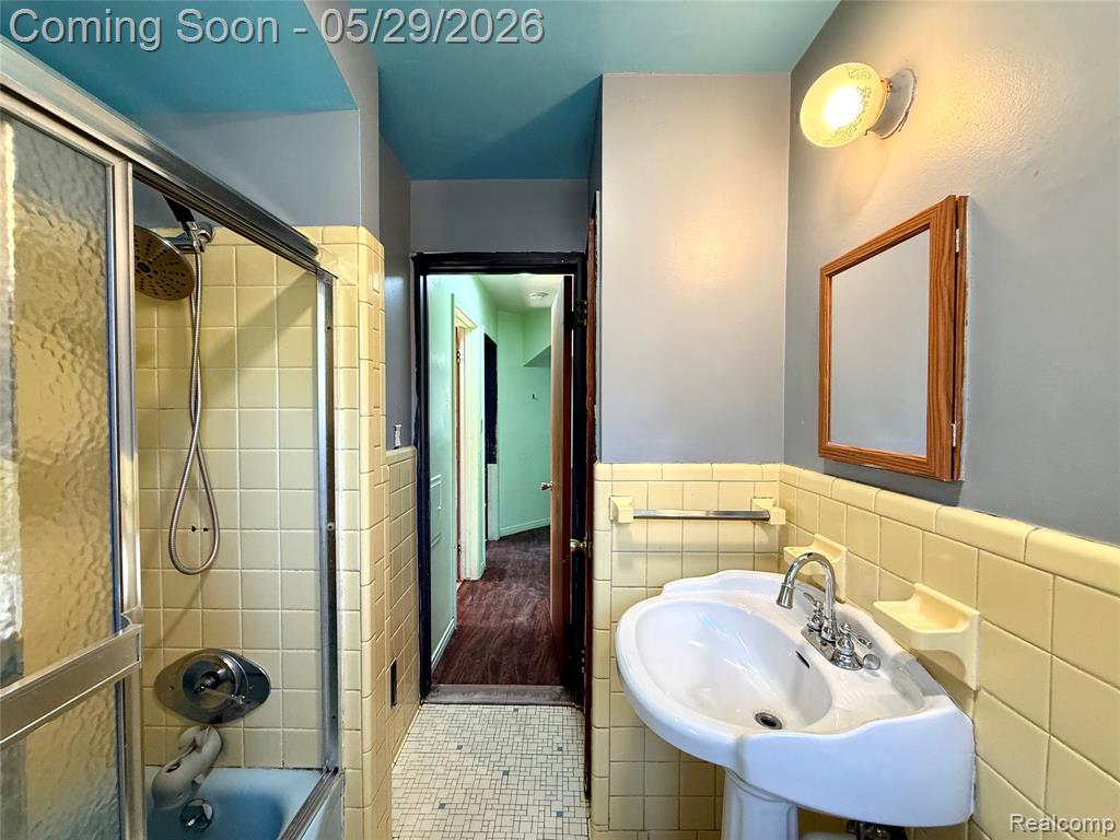 23400 Seneca Street, Oak Park, MI 48237 — Photo 22