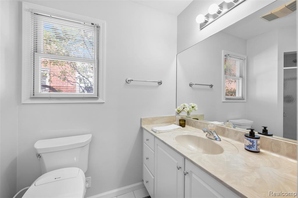 408 Orchard View Drive, Royal Oak, MI 48073 — Photo 20