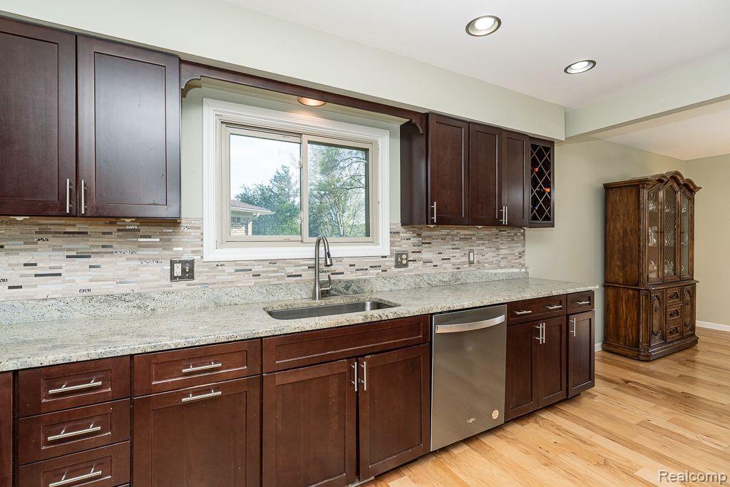 44053 TERRICAR Lane, Clinton Twp, MI 48038 — Photo 11
