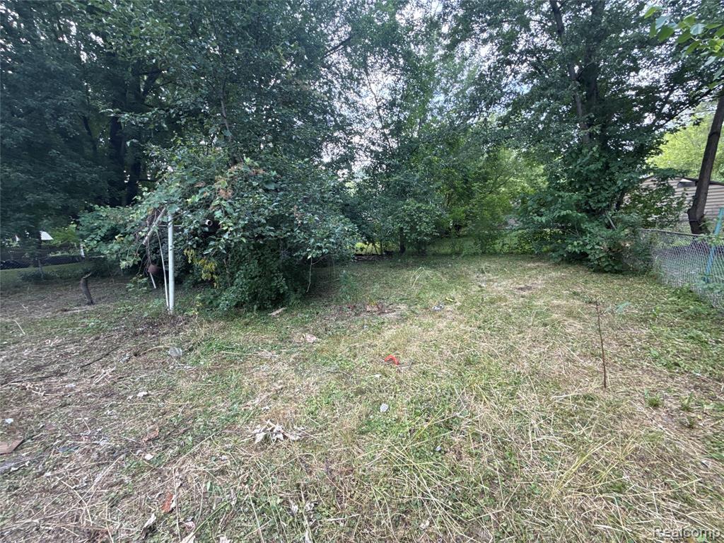 3308 Spring Valley Drive, Flint, MI 48504 — Photo 10