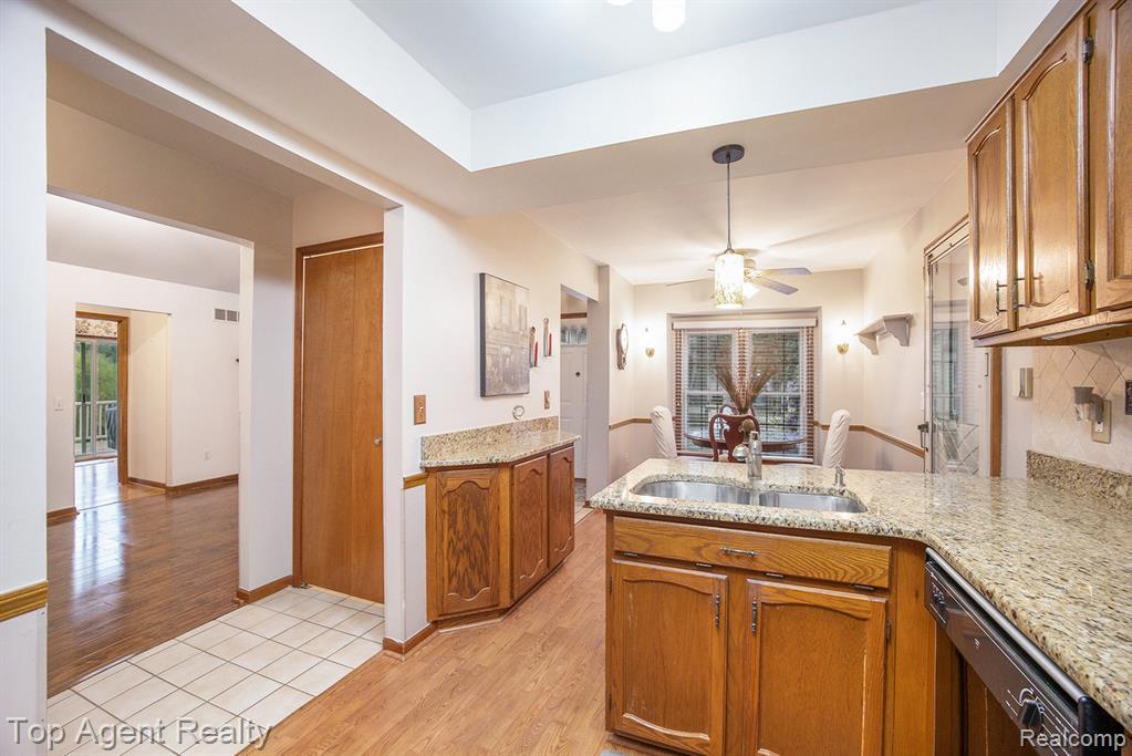 43378 Riverbend Boulevard, Clinton Twp, MI 48038 — Photo 5