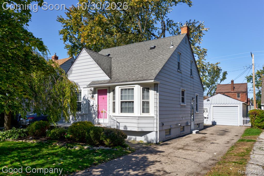 960 Columbia Road, Berkley, MI 48072