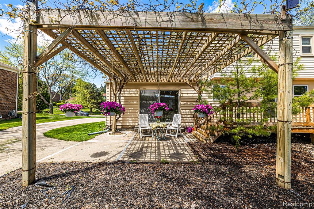3407 Buckingham Trail, West Bloomfield, MI 48323 — Photo 33