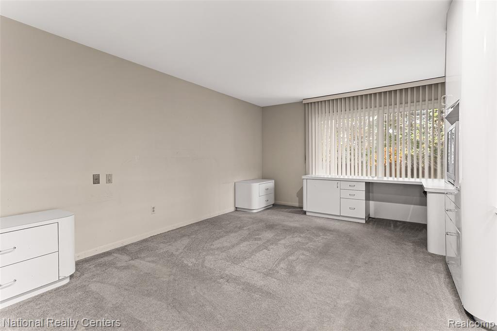 6904 Pebble Park Circle, West Bloomfield, MI — Photo 35