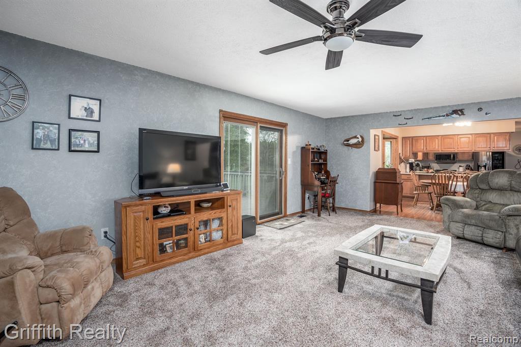 6903 SOMERSET Drive, Brighton, MI 48116 — Photo 16