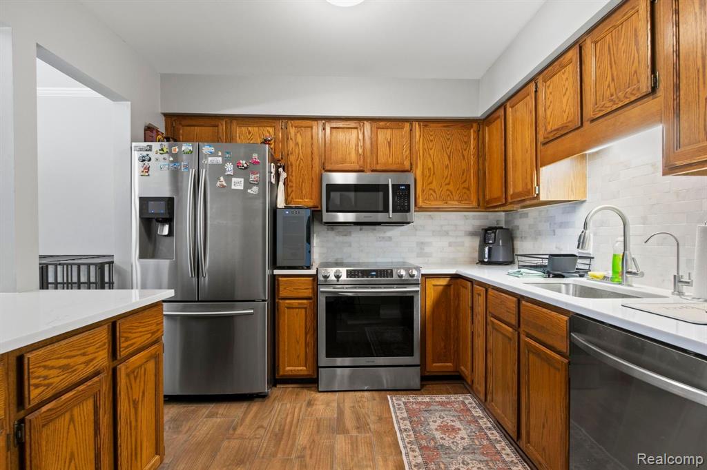 11863 SYCAMORE Drive, Plymouth, MI 48170 — Photo 9