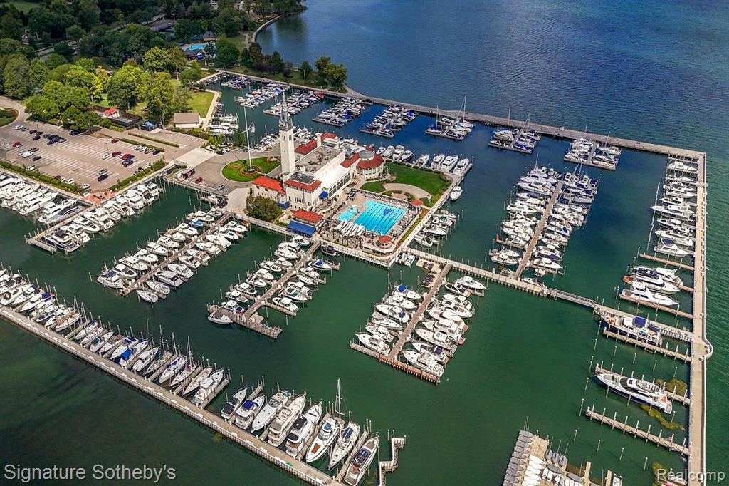 580 N Brys Drive, Grosse Pointe Woods, MI 48236 — Photo 35