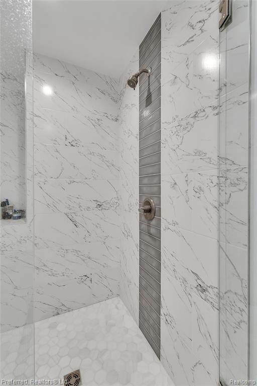 5264 Cooley Lake Road, Waterford, MI 48327 — Photo 36