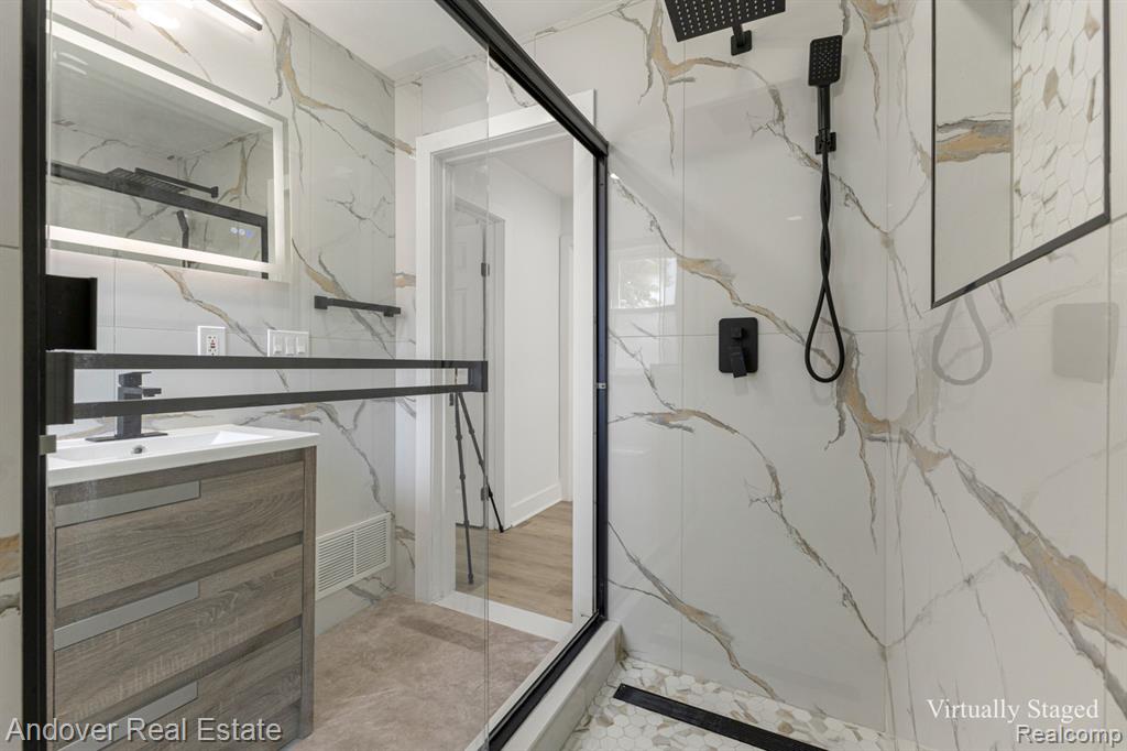 30924 Barton Street, Garden City, MI — Photo 3