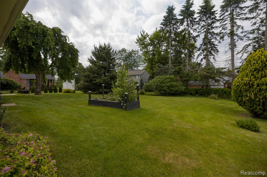 8268 Fox Bay Drive, White Lake, MI — Photo 39