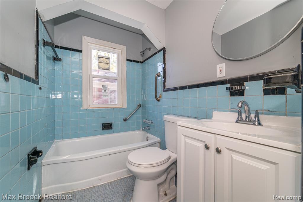 9327 Schaefer Highway, Detroit, MI 48228 — Photo 17