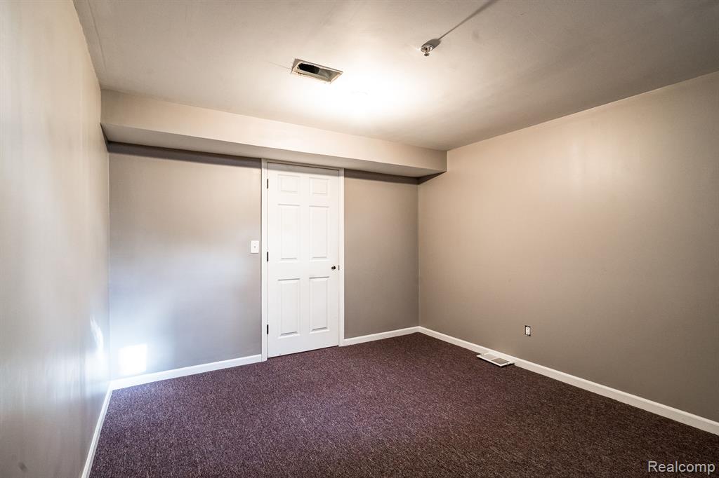 4205 CAMERON Circle, Walled Lake, MI 48390 — Photo 33