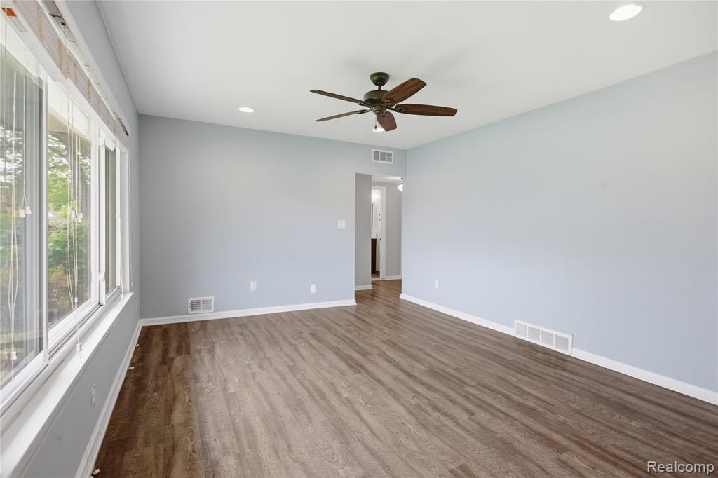 1271 E Barrett Avenue, Madison Heights, MI 48071 — Photo 3