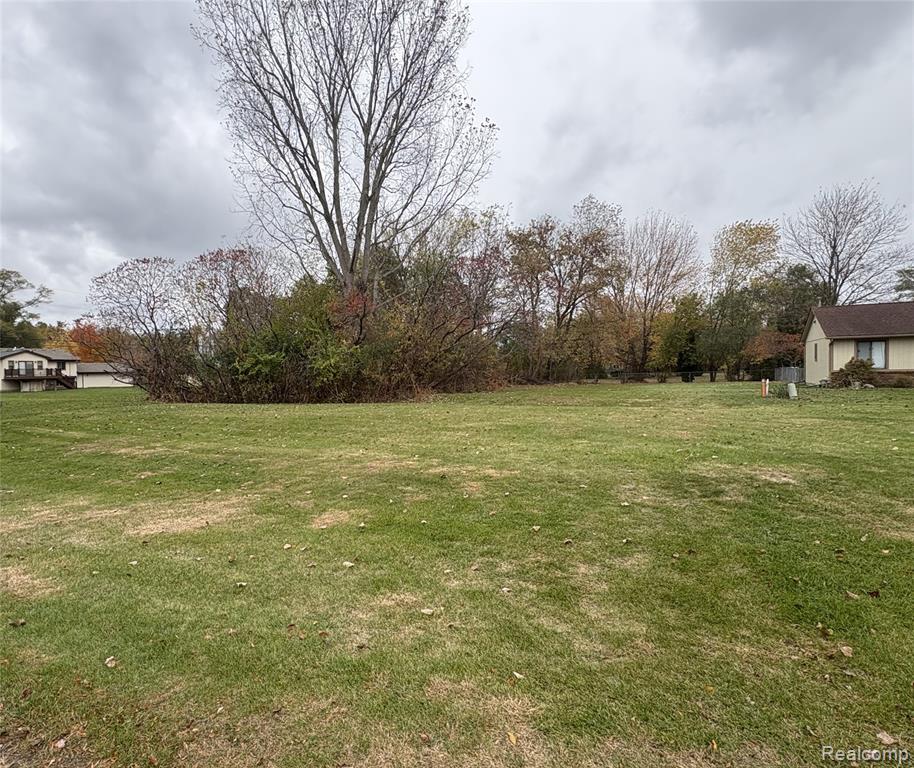 570 Maplewood Lane, Wixom, MI