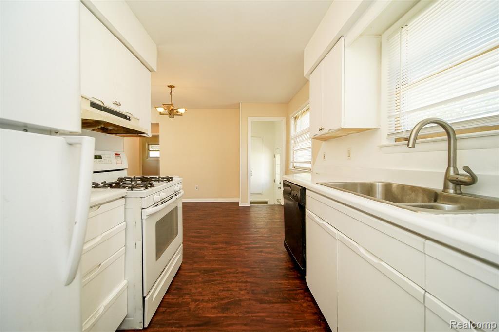 4620 DUDLEY Street, Dearborn Heights, MI 48125 — Photo 19