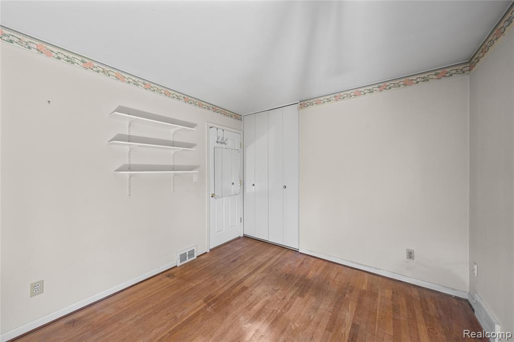 26916 Rouge River Drive, Dearborn Heights, MI 48127 — Photo 17