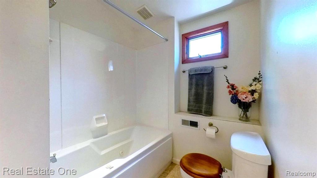 1938 Beverly Street, Sylvan Lake, MI 48320 — Photo 44