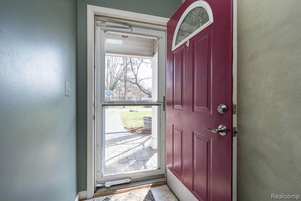 2941 Silverhill Drive, Waterford, MI 48329 — Photo 9