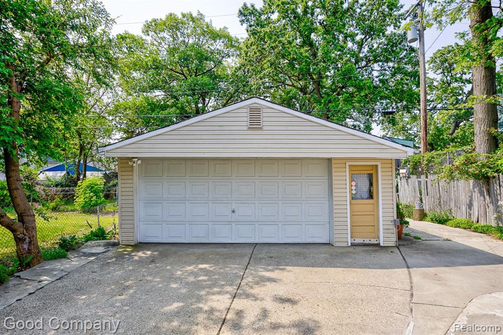 720 E Granet Avenue, Hazel Park, MI 48030 — Photo 36