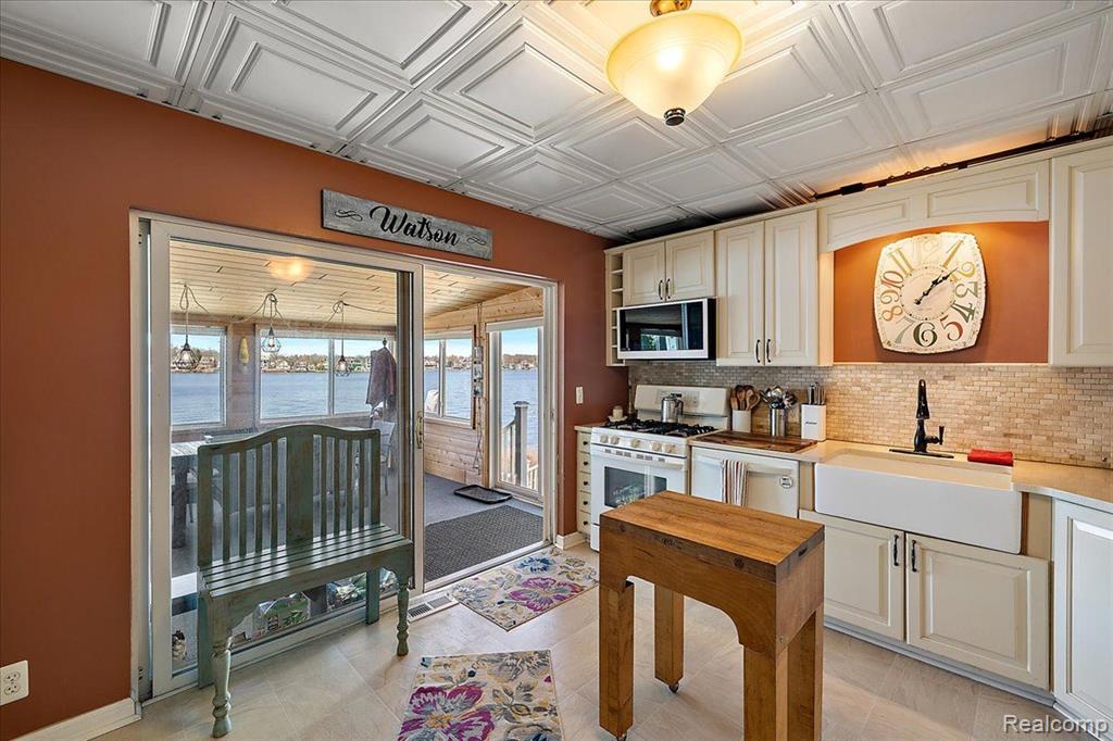 16 S NORTH SHORE Drive, Lake Orion, MI 48362 — Photo 30