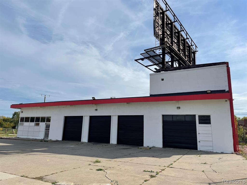 13040 Harper Avenue, Detroit, MI 48213