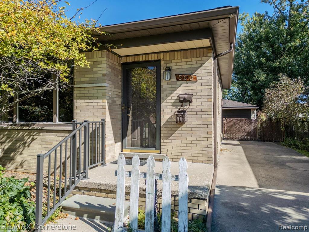 500 N LEONA Avenue, Garden City, MI — Photo 2