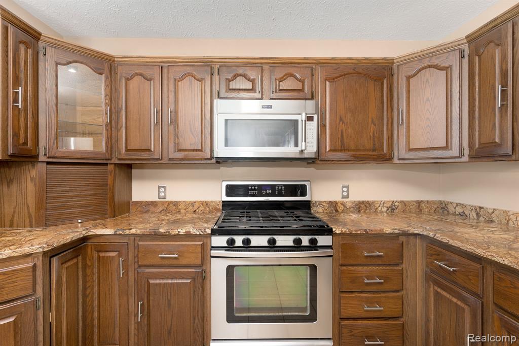 9721 Klais Road, Clarkston, MI 48348 — Photo 15