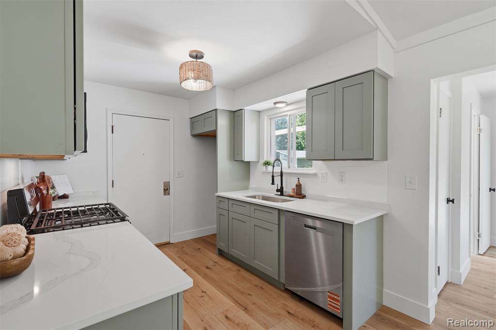 6187 E Maple Avenue, Grand Blanc, MI 48439 — Photo 10