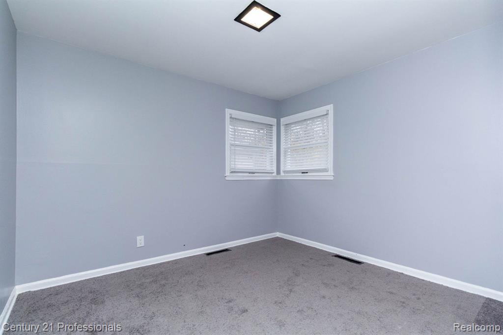 20300 Chapel Street, Detroit, MI 48219 — Photo 12